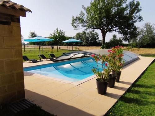 Naussannes Apartment | Studio cosy avec piscine partagée et étang privé, proche Bergerac et sites touristiques du Périgord - FR-1-616-207