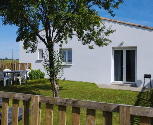 Saint-Romain-de-Benet Apartment | Studio entre terre et mer