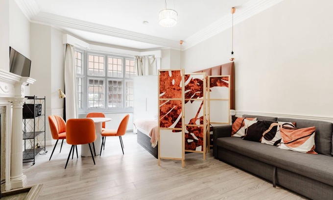 Royal Borough of Kensington and Chelsea Apartment | Studio Flat in the Heart of High Street Kensington