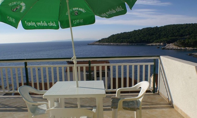 Milna Apartment | Studio flat with terrace and sea view Milna, Hvar (AS-3074-f)