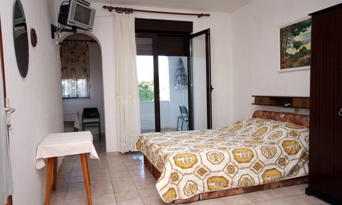 Suha Punta Apartment | Studio flat with terrace and sea view Suha Punta, Rab (AS-5050-a)