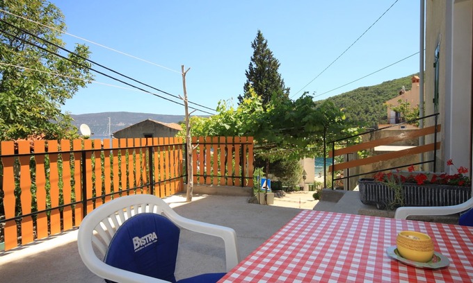 Valun Apartment | Studio flat with terrace and sea view Valun, Cres (AS-8081-a)