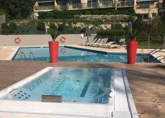 Port-en-Bessin-Huppain Apartment | Studio Golf piscine D Day