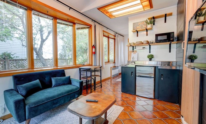 Baldwin Apartment | Studio in Baldwin|Pet friendly|Near Hospitals