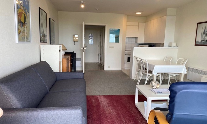 Nieuwpoort Apartment | Studio in Nieuwpoort with Stunning Sea Views
