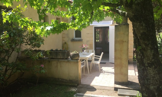 Sarlat-la-Caneda Apartment | Studio in Sarlat, for a couple in search of calm