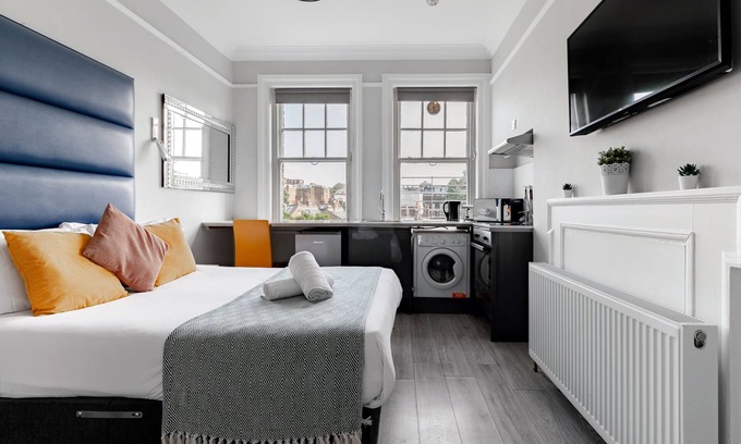 Royal Borough of Kensington and Chelsea Apartment | Studio in the Heart of High Street Kensington