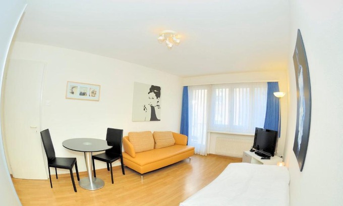 District 6 Apartment | Studio in the heart of Zurich - Crown 24