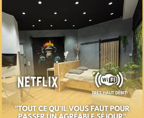 Charmettes - Bellecombe Apartment | Studio Jungle with breakfast and video projector