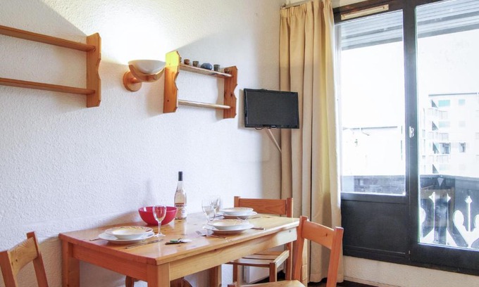 Chamonix City Centre Apartment | Studio Le Triolet-6 by Interhome