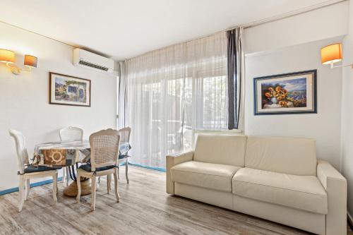 Sainte-Maxime City Centre Apartment | Studio Les Parfums de Mimosas