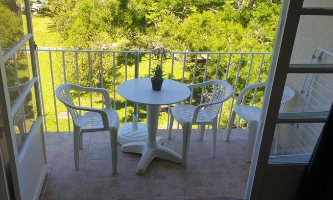 Greoux-les-Bains Apartment | Studio lou paradou residence le provence