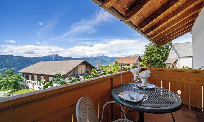 Salonetto Apartment | Studio 'Meran' with Mountain View, Shared Terrace and Wi-Fi