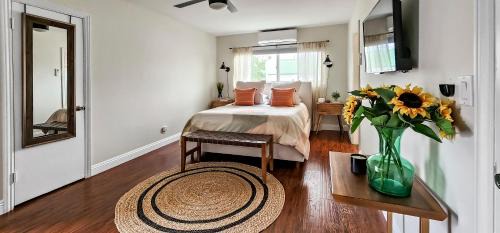 Washington Culver Apartment | Studio Mins to LAX , Venice Beach & Sony Studios CC B