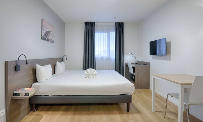 Le Port sous la Lune Apartment | Studio moderne à 30 min du centre de Paris en RER