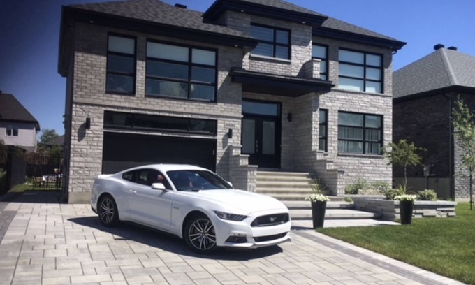 Saint-Hubert Apartment | Studio Moderne et Romantique en Banlieue de Montréal