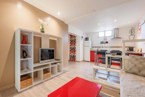 Begles Apartment | studio next to bordeaux city center with a terrace