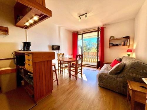 Montcel Apartment | Studio skis aux pieds avec balcon et animaux admis - FR-1-432-89