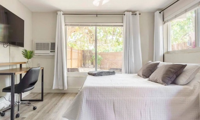 Croissant Park Apartment | Studio Tulum- FEW mins from Airport, Las Olas, Beach & Downtown. Private Yard.