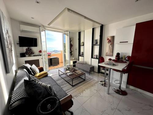 Golfe Juan Apartment | Studio VUE MER IMPRENABLE PLEIN SUD à GOLFE JUAN