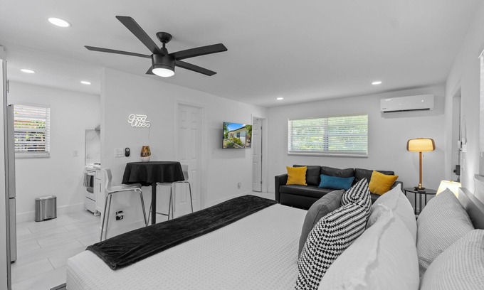 Riverside Park Apartment | Studio w Peacocks Managed by BNR Vacation Rentals