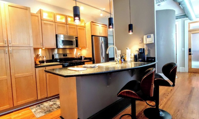 Evansville Apartment | Studio with a View and Deck Overlooking Downtown Evansville