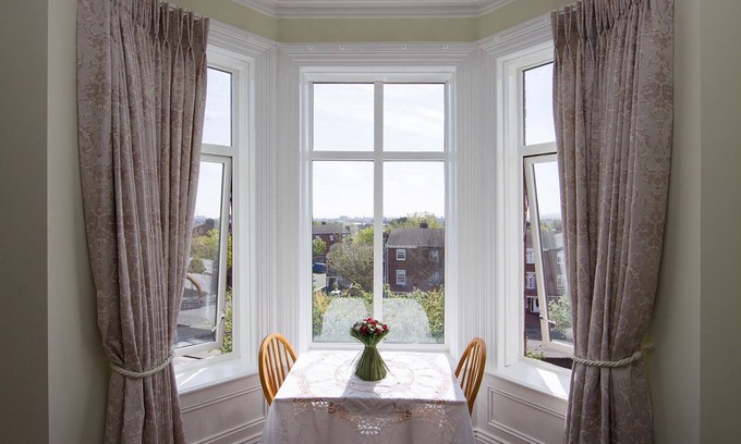 Dublin Apartment | Studio with a view over Dublin, walking distance to city & Dublin Zoo 10 min