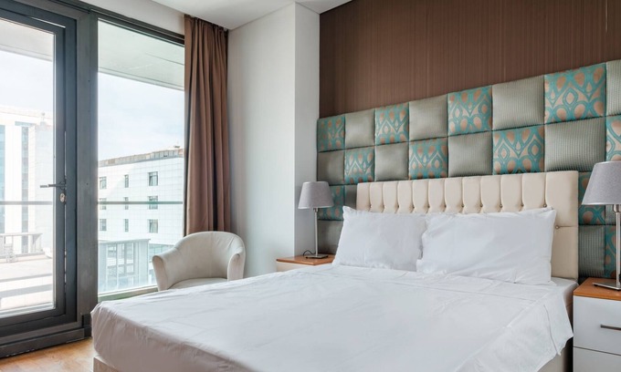 Merter Apartment | Studio with City View Balcony 2 min to Metro