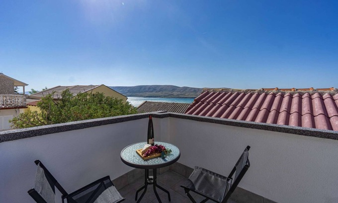 Zubovici Apartment | Studio with sea view and pool