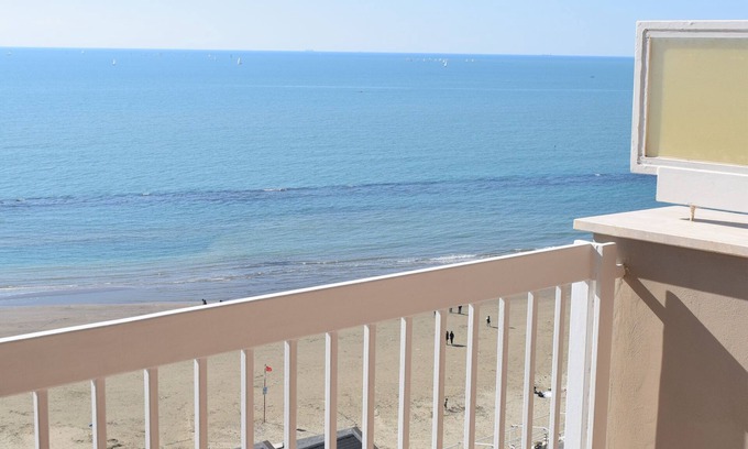 Nettuno Apartment | Studio with sea view