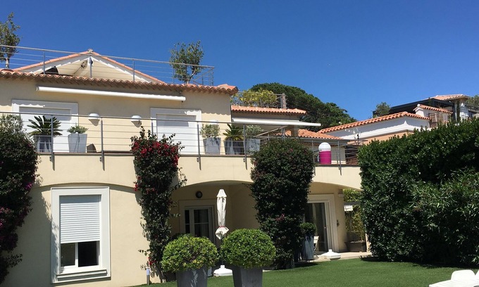 Sainte-Maxime City Centre Villa | Studio2 in villa with pool