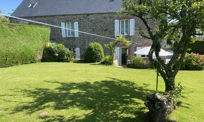 Saint-Maurice-en-Cotentin House | Stunning villa for 6 guests with WIFI, TV, terrace and pets allowed