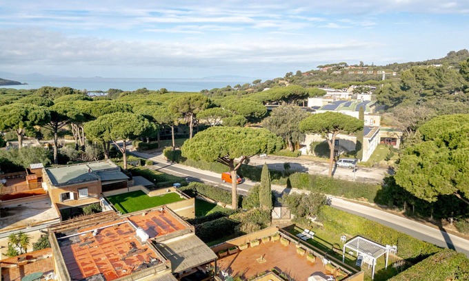 Punta Ala House | Stunning private villa for 5 guests with TV, terrace and pets allowed