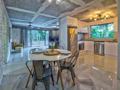 Torquay Apartment | Stunner 2 min walk to beach