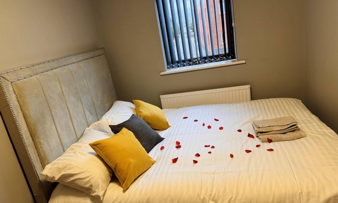 Gosport Apartment | Stunning 2-Bed Apartment in Gosport