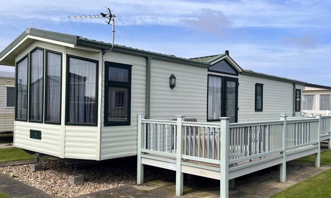 Chapel Saint Leonards Cabin | Stunning 2-Bed caravan in Skegness