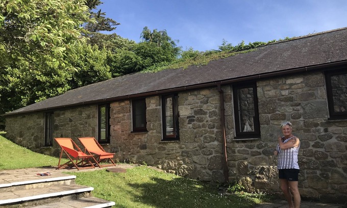 Chysauster House | Stunning 2 Bedroom Stone Barn with 24" Open Plan Living Room/Kitchen/Dining