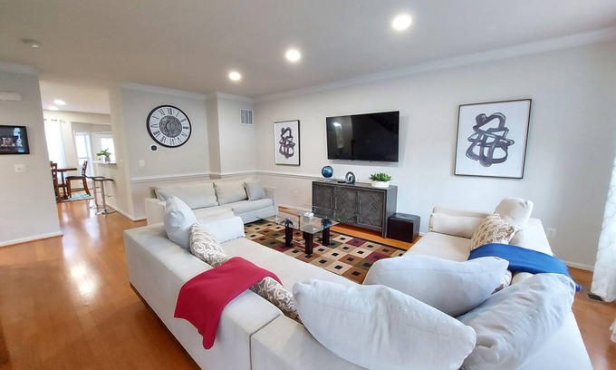 Stafford House | Stunning 2400 Sqft. 4 BR, 3.5 BT in the most convenient location to Quantico