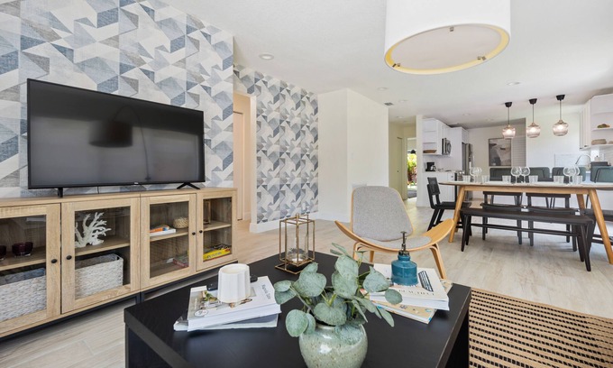 Royal Poinciana House | Stunning 3 BDR Beach House + Private Yard in Miami