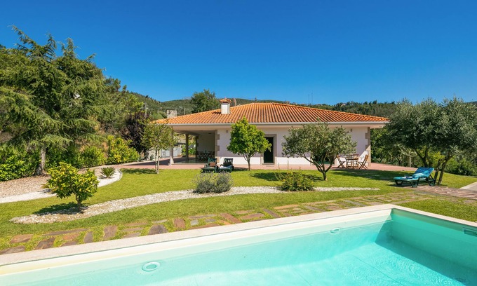 Castelo de Paiva Villa | Stunning 3-bed-2-bath villa over Douro River/Porto city - WIFI-sleep 6-10