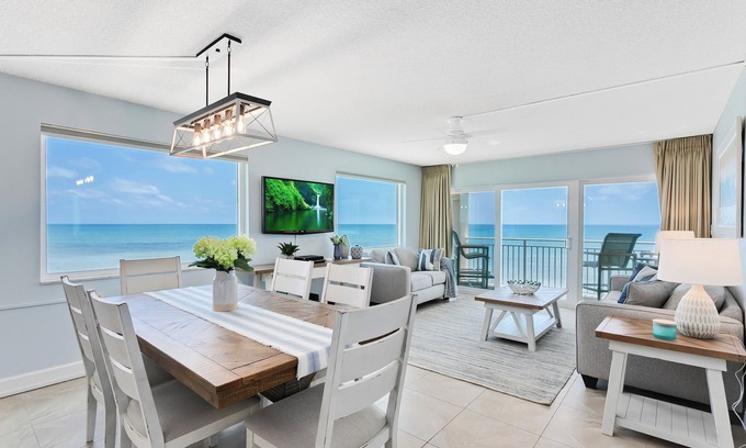 Satellite Beach Condo | Stunning 3-Bed Penthouse with Panoramic Ocean Views & Hot Tub ๐
