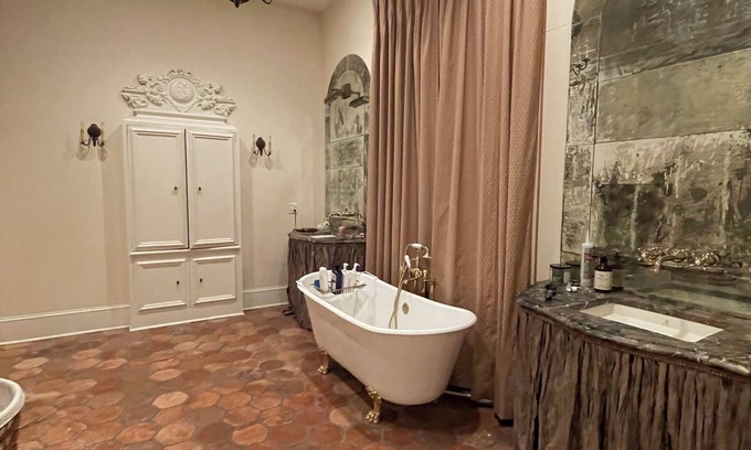 East Memphis Villa | Stunning 3-bedroom Mansion with in Prime East Memphis