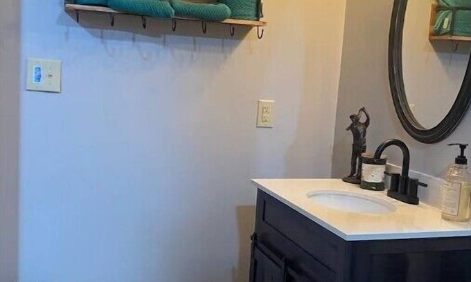 Chillicothe Cabin | stunning 3 bedroom cabin, access to many local trails, shops, activities