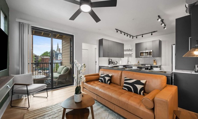 Shadyside Apartment | Stunning 3BR suite| 2 private decks| A+ Location!