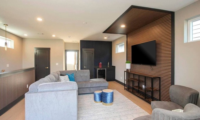 Madison House | Stunning 4 Bedroom/4.5 Bath Home w/Rooftop Deck!