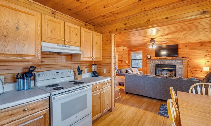 Celina Cabin | Stunning 4 Bedroom Chalet .5 Miles from Dale Hollow Lake