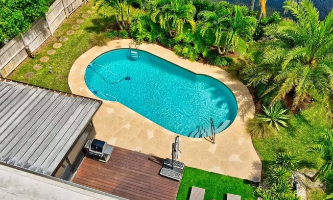 Sandalfoot Cove House | Stunning 4-Bedroom House with Private Saltwater Pool in Sunny South Florida