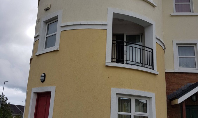 Roscoe House | Stunning 6 Bed House with Private Garden in Galway