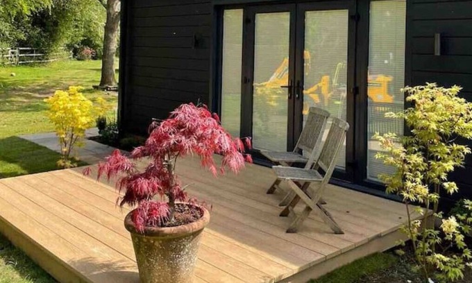 Wickham Apartment | Stunning apartment with private garden & garage