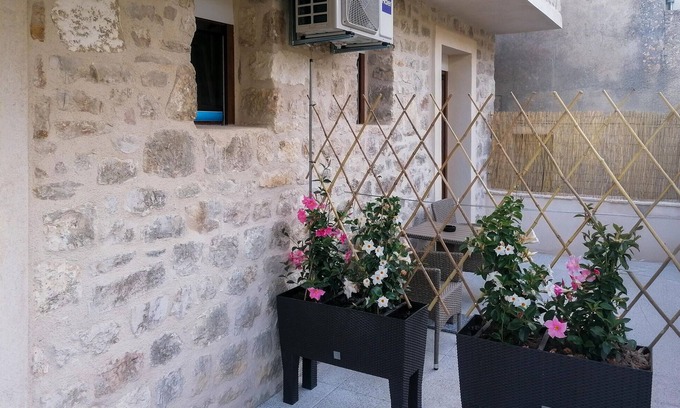 Hvar Old Town Apartment | Stunning apartment in Hvar with WiFi